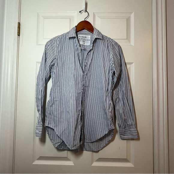 Frank & Eileen Blue Striped Button Down Shirt Size XS